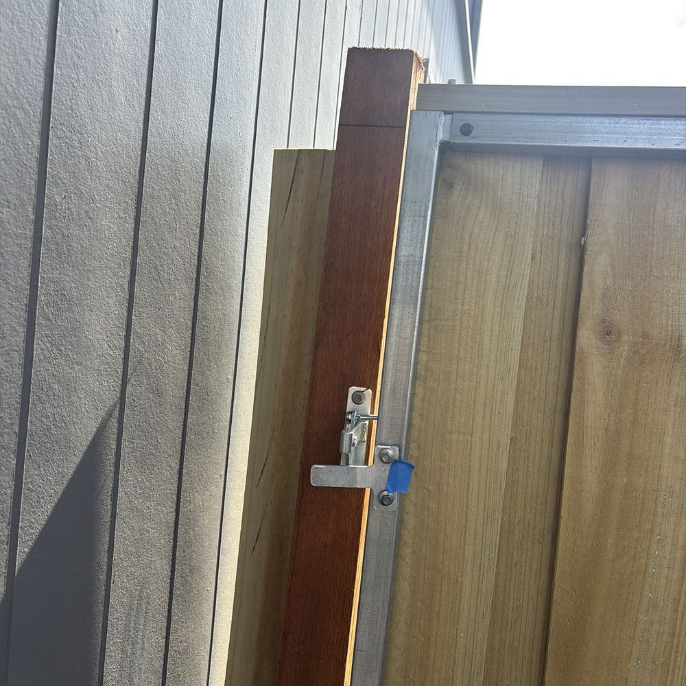 Gate very hard to open and needing fixing, Wollert